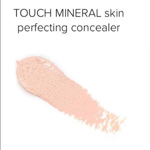 Younique Touch Mineral Skin Perfecting Concealer